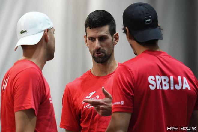 端的松散几 端的松散几