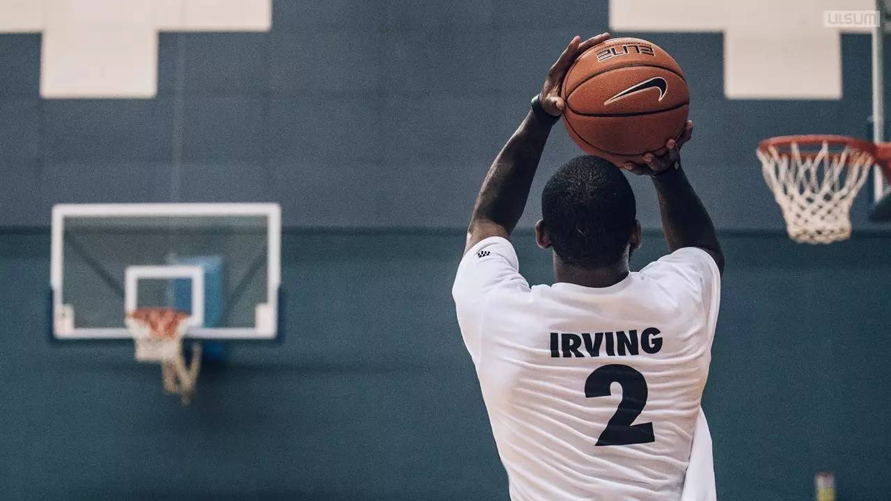 他效力于C 他效力于C